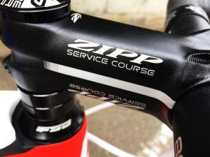 ステムとハンドルはZIPPでまとめてあるあたりもニクいです