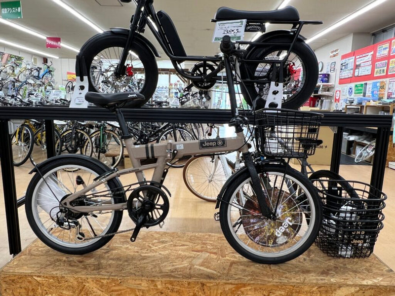 キャンプにもうってつけ！Jeep-206着弾