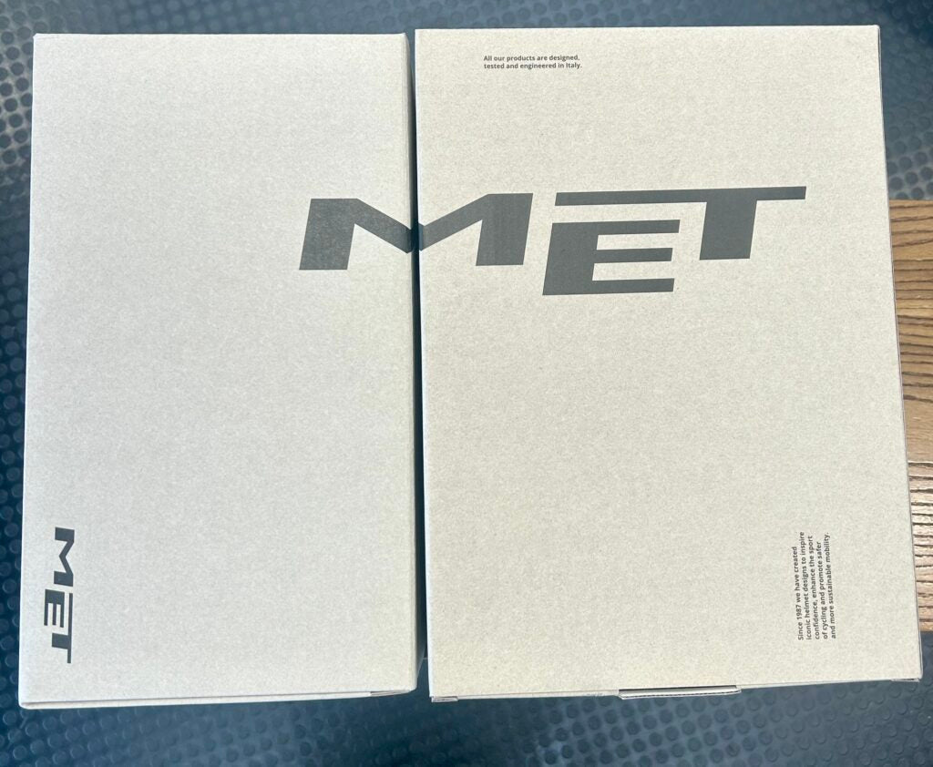 新入荷！ヘルMET👷