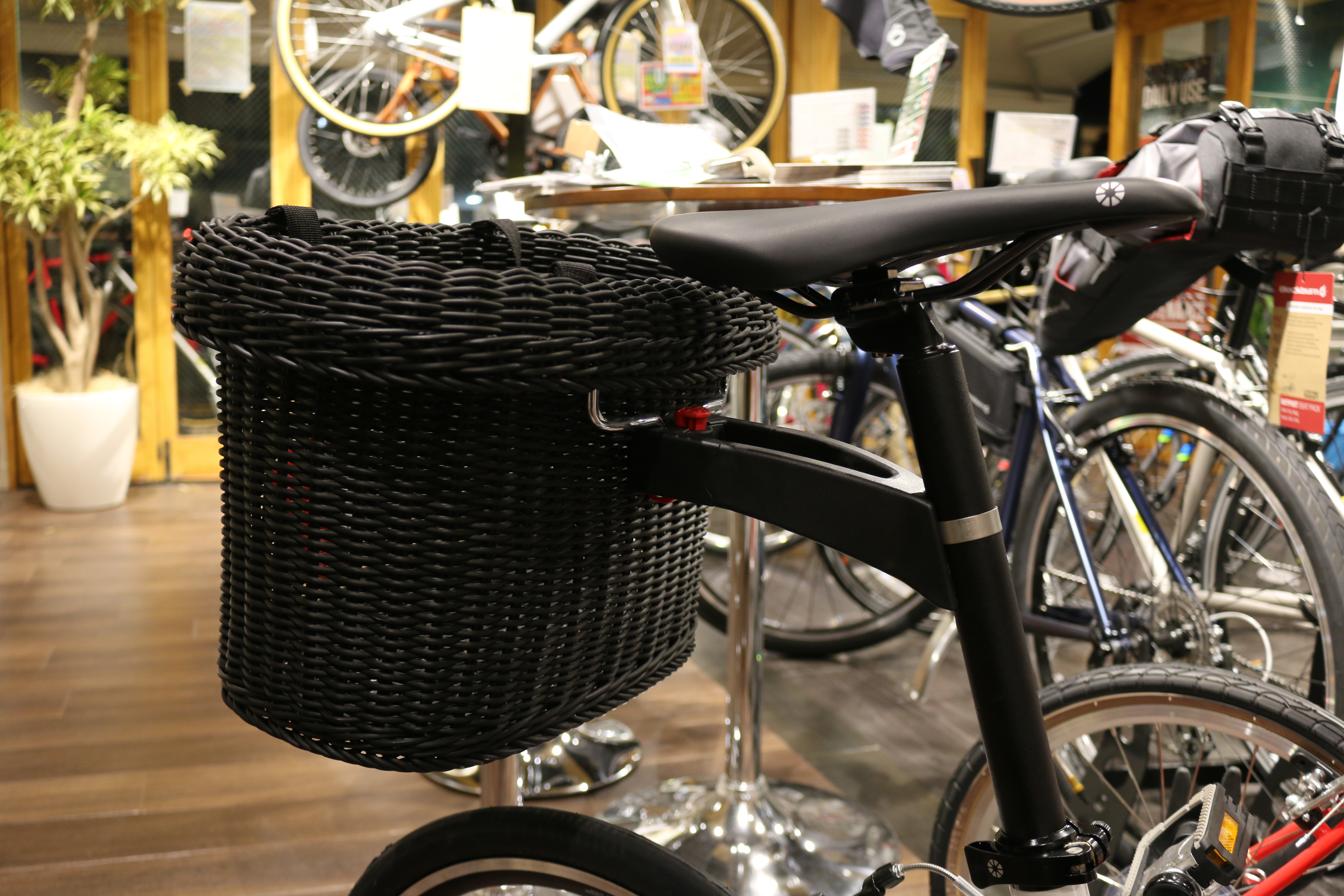変わったバスケットの付け方 ～RIXEN KAUL～ ル・サイク渋谷 | 自転車