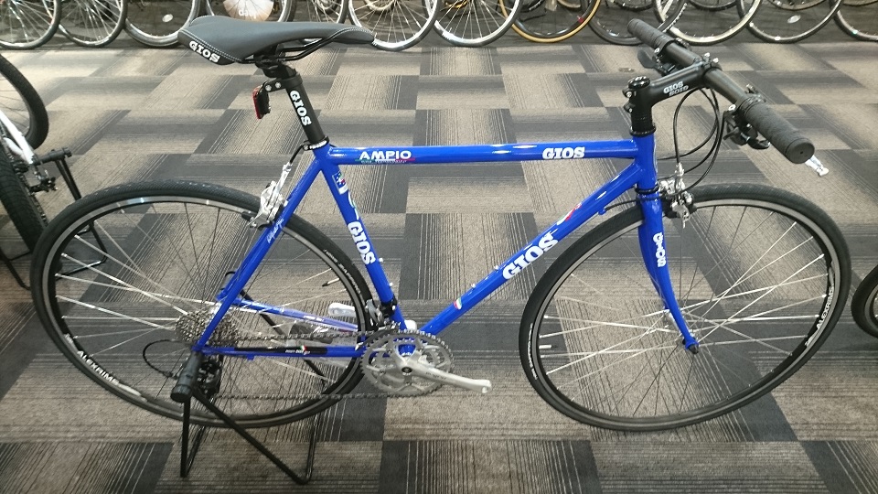 どこまでも広がる青のクロスバイク サイクルスポット武蔵小山 自転車専門店 サイクルスポット ル サイク