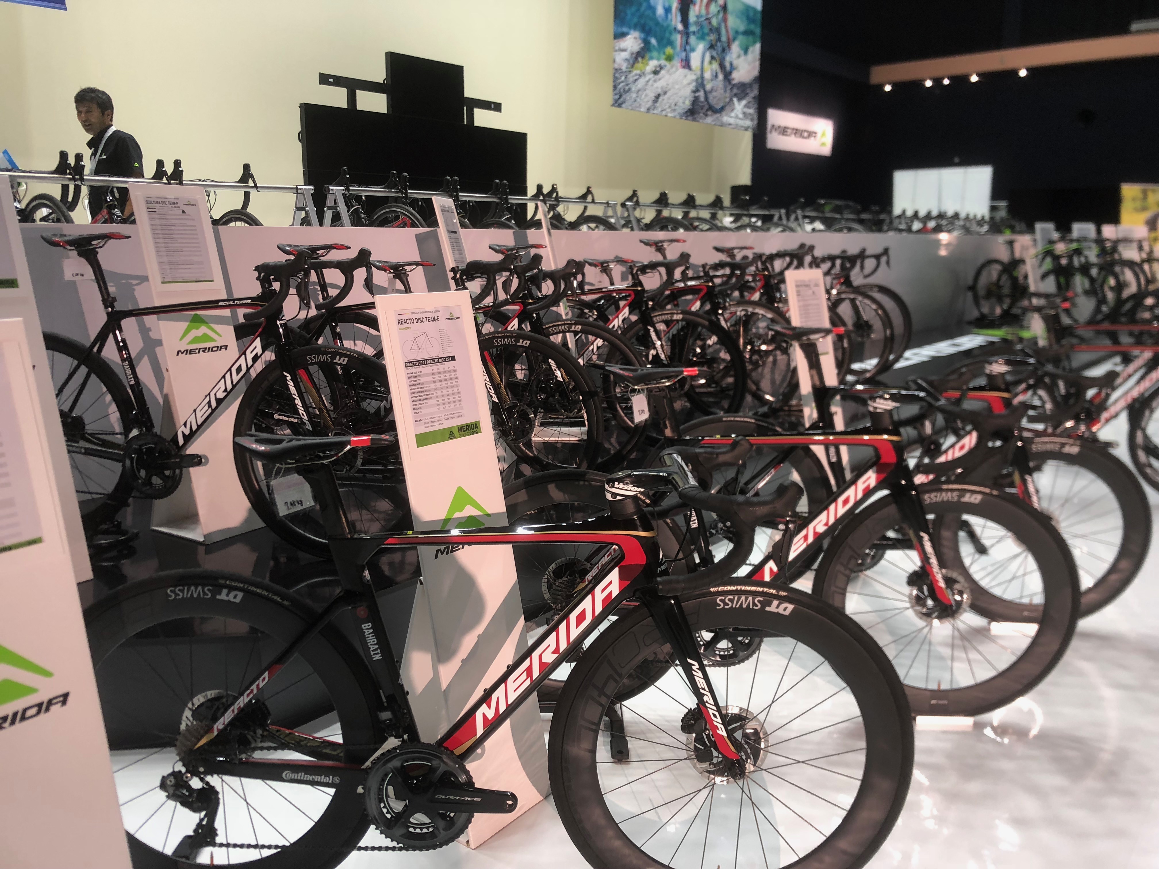 日本初!? MERIDA全モデル展示&試乗施設 MERIDA 「X-BASE」行って来ました! ル・サイク IZU | 自転車専門店 サイクル ...