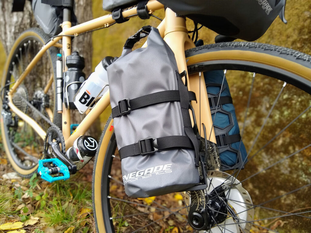 レース経験者が教えるスポーツ自転車のバッグ事情 – ロードバイク、クロスバイクで荷物を運ぶ最適な方法とは？ | 自転車専門店  サイクルスポット/ル・サイク