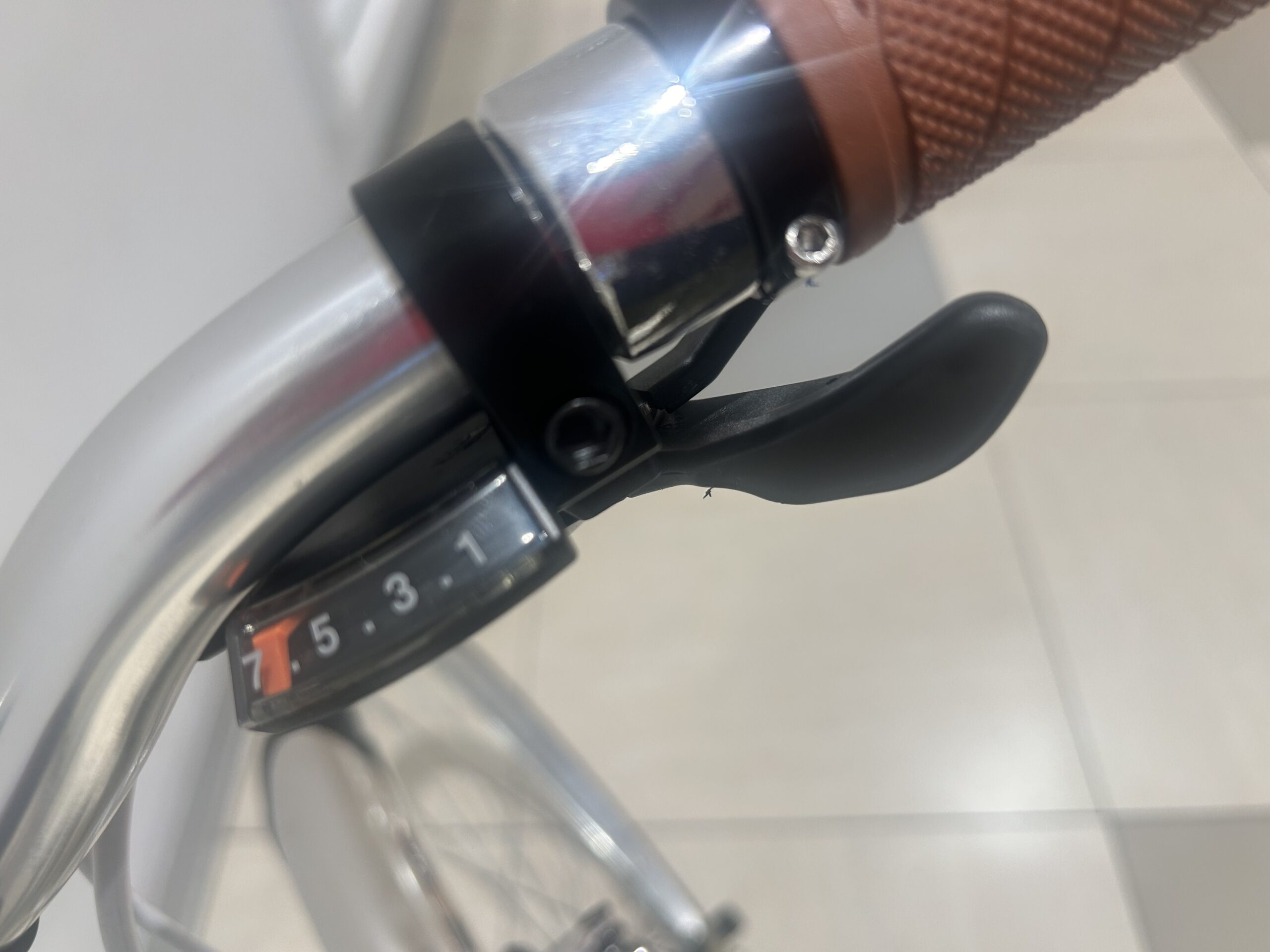 街に溶け込むトライアングルSF MARK IS 静岡 | 自転車専門店